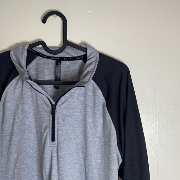 Tops - 🎈Light & dark grey pullover!